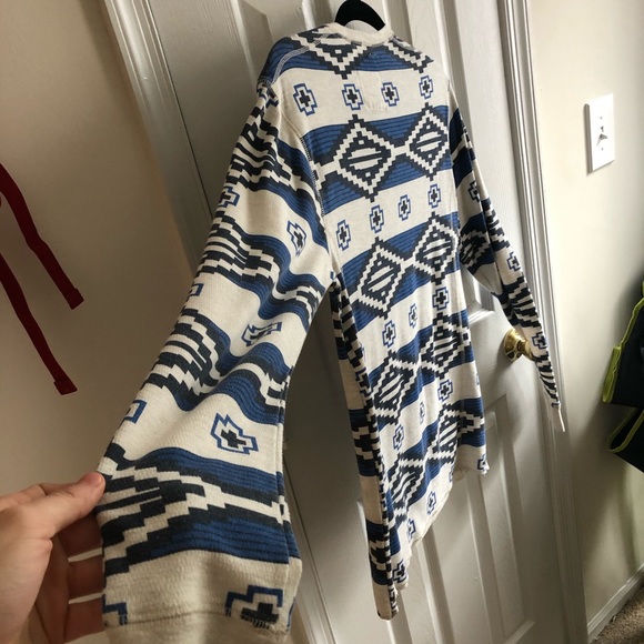 Men’s long sleeve Aztec Print - Picture 1 of 6